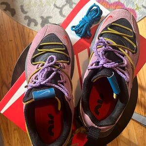 Woman’s Nike Air Max Viva Sz 7 Black Plum Dust - Multi